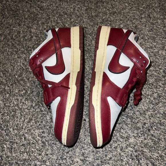 Women’s Nike Dunk - Picture 2 of 4